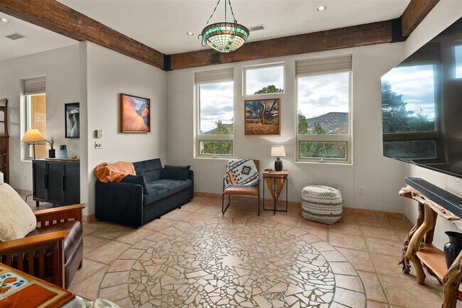Building Photo - 123 Devils Kitchen Dr