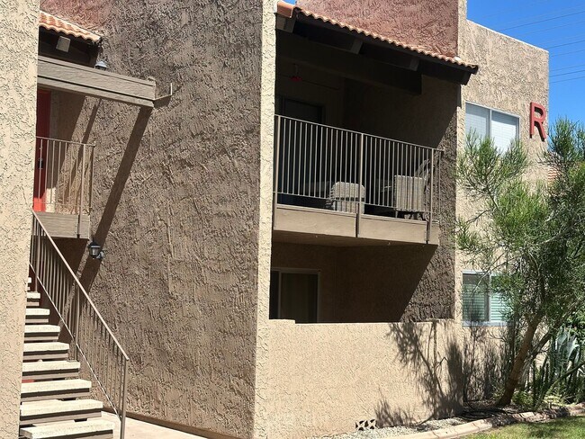 Building Photo - Charming 2 Bed 1 bath Condo