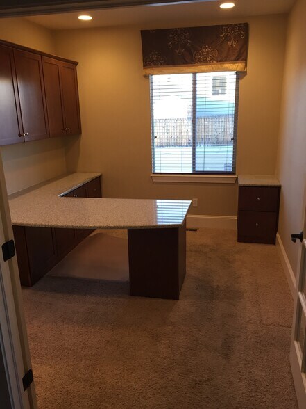 Building Photo - 3635 Reindeer Cir