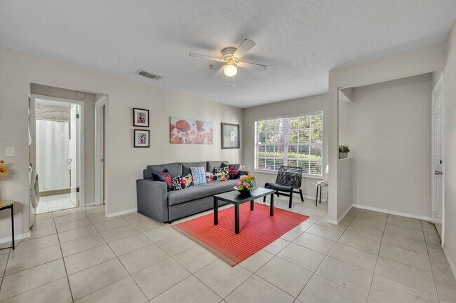 Building Photo - UCF Condo Utilities included