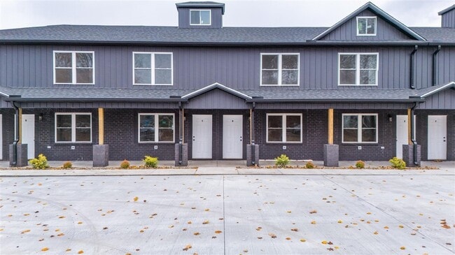 Building Photo - 913 W 9th St