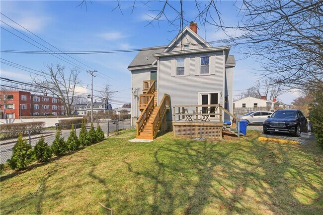 Building Photo - 22 Summer St