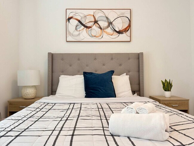 Building Photo - 542 Boulevard NE