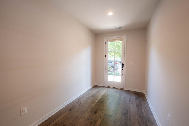 Building Photo - Luxury Reston Rental