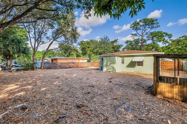 Building Photo - 13590 NW 5th Ave