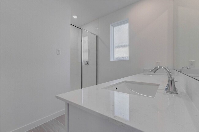 Building Photo - 5819 Majestic Sky Dr