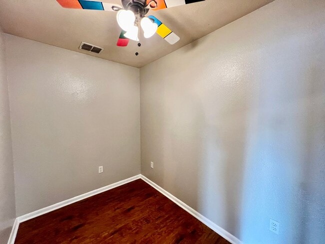 Building Photo - MUST SEE!! Rustic Style 3 Bedroom / 2 Bath...