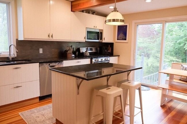 Building Photo - 28 East St