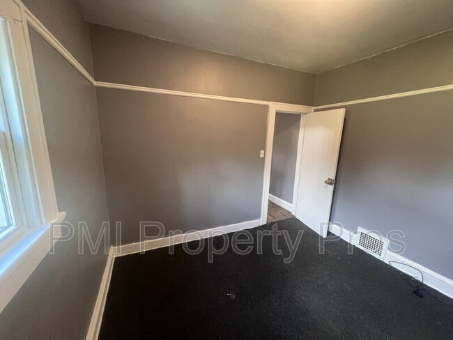 Building Photo - 1536 N 38th St