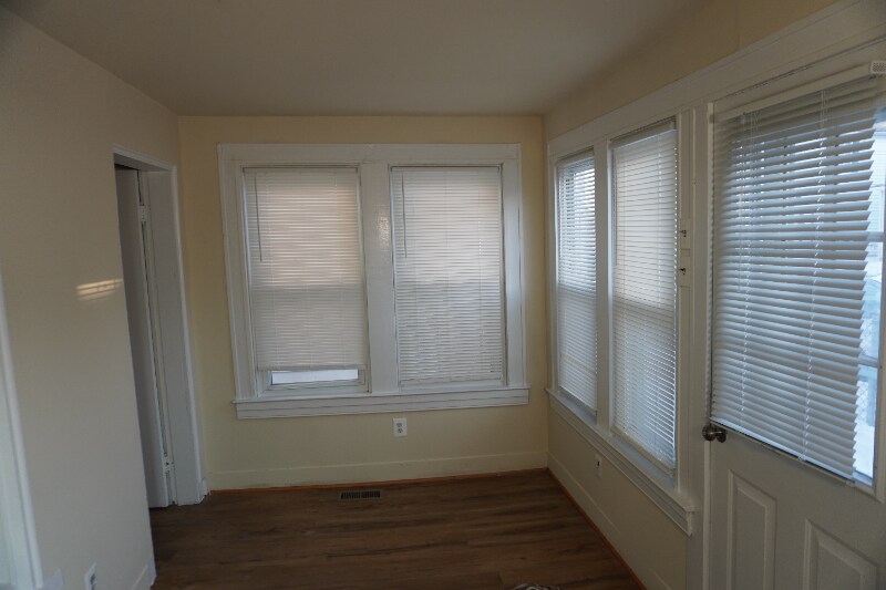 Building Photo - 217 Center St