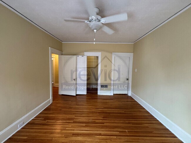 Building Photo - MALLORY 255