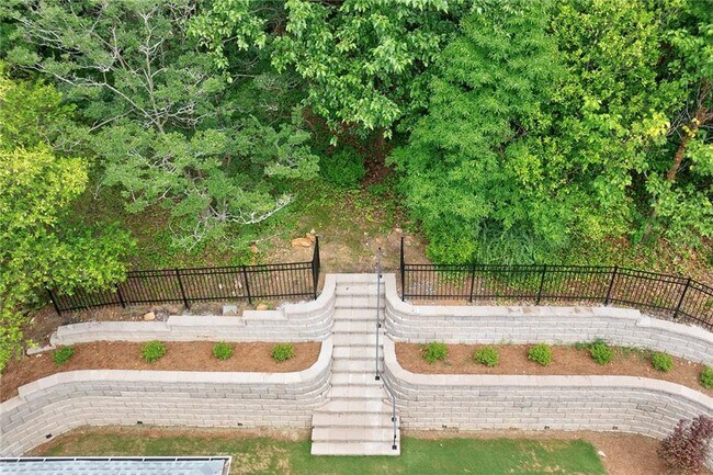 Building Photo - 2717 Skyland Dr NE