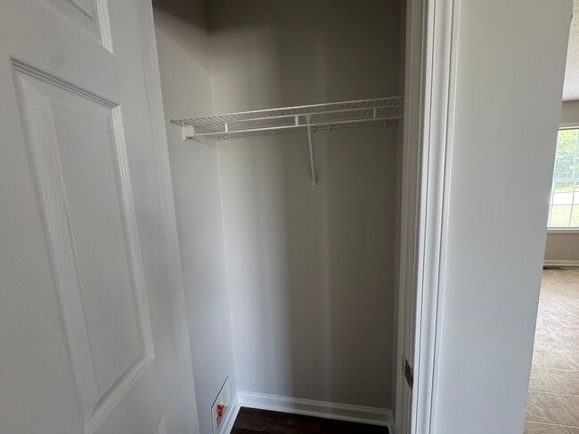 Building Photo - Newly Renovated 3BR 2BA home close to GM, ...