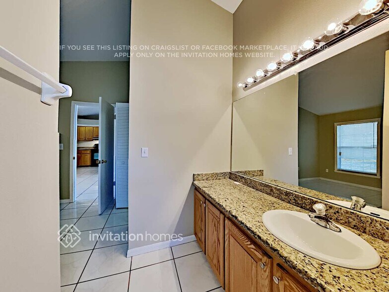Building Photo - 339 Medina Ct