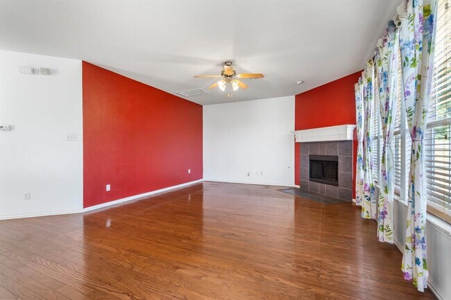 Building Photo - 910 Waterside Dr