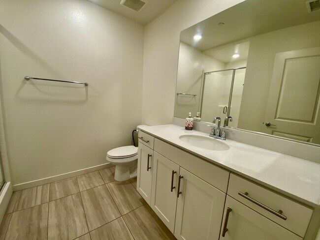 Building Photo - Modern 3-Bed, 3-Bath Home with Garage & Re...