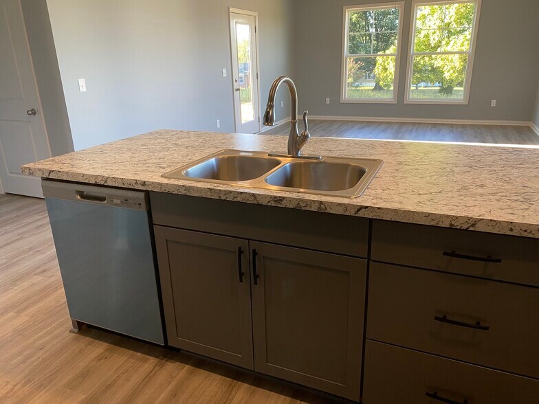 Building Photo - 6557 Valley Brook Trce