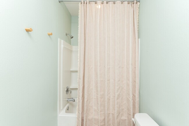 Building Photo - 1938 Westhill Dr