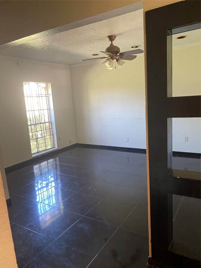 Building Photo - 15335 Buckle Ln