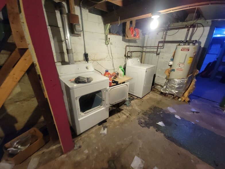 Building Photo - 239 Chippewa St