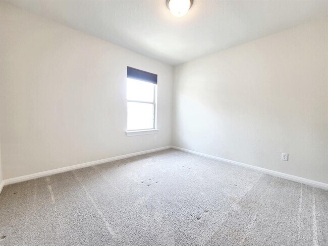 Building Photo - 15811 Windroot St