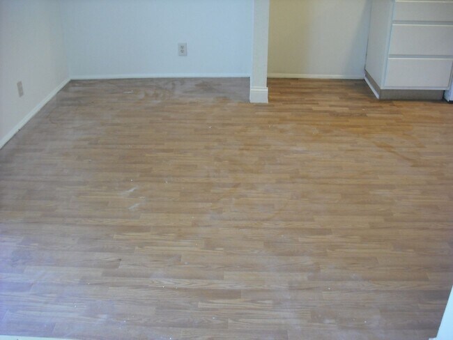 Building Photo - Spacious and private Penthouse Condominium