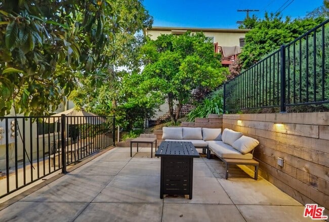 Building Photo - 1828 Silver Lake Blvd