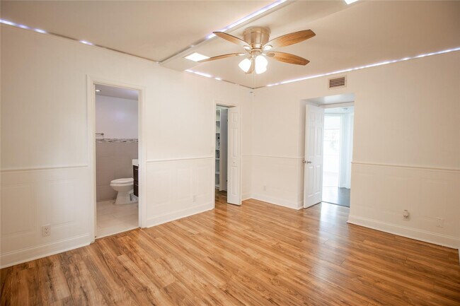 Building Photo - 8401 Royal Palm Blvd