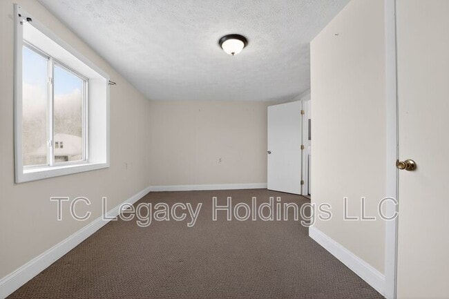 Building Photo - 388 Broaddus Ave