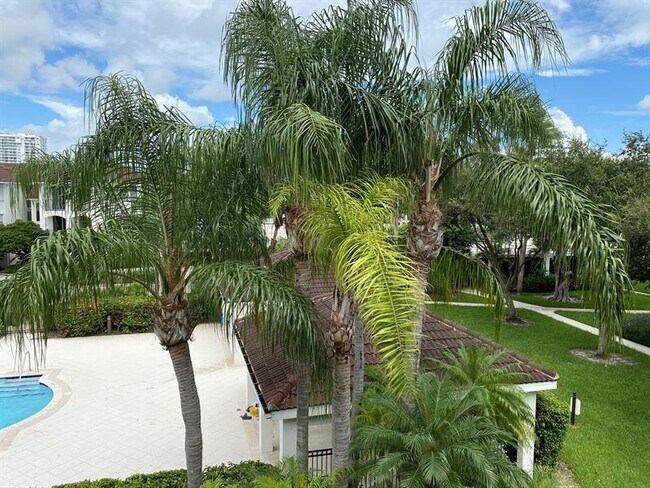 Building Photo - 3205 NE 184th St