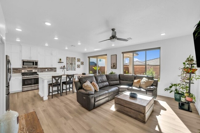Building Photo - 4546 S Lucy Ln