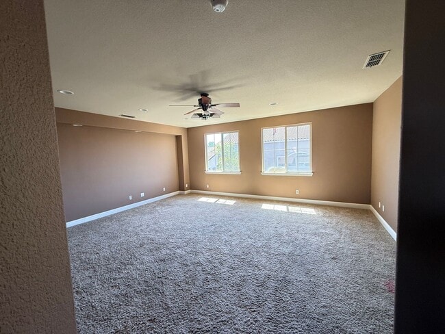 Building Photo - 2212 Maloney Dr