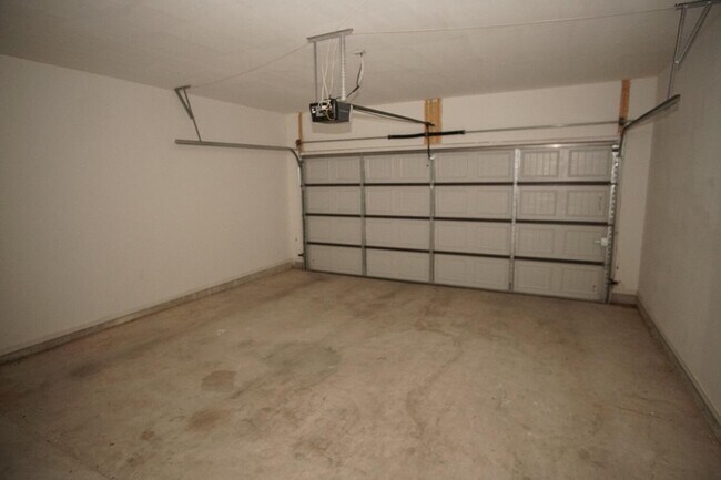 Building Photo - 14221 Peyton Edwards Ave