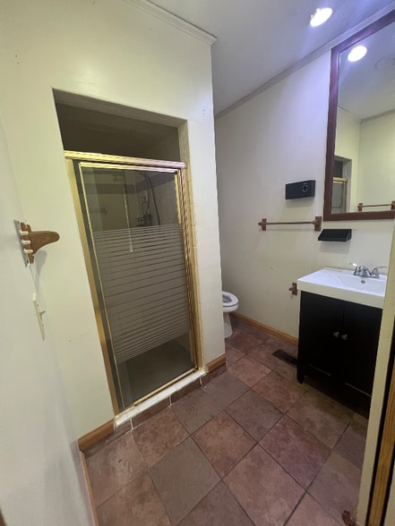 Building Photo - 422 Laurel Ave