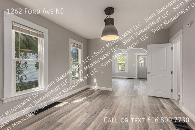 Building Photo - 1262 Ford Ave NE
