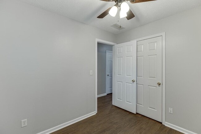Building Photo - 2195 Oakland Spring Dr