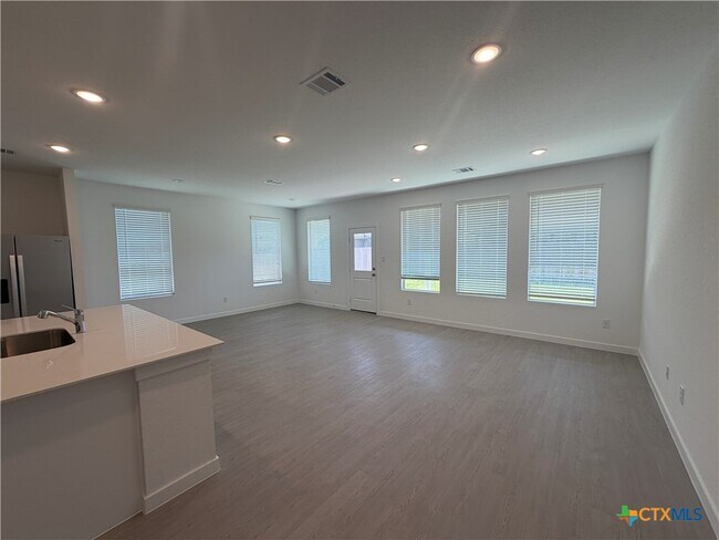 Building Photo - 8908 San Carlos