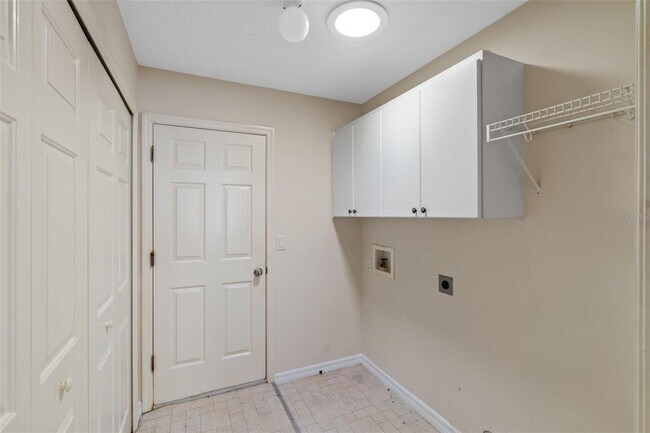 Building Photo - 26908 Honeymoon Ave