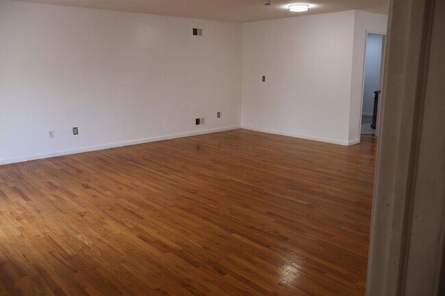 Building Photo - 1157 67th St