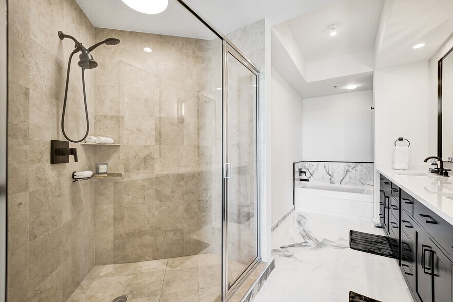 Building Photo - 315 NE 3rd Ave