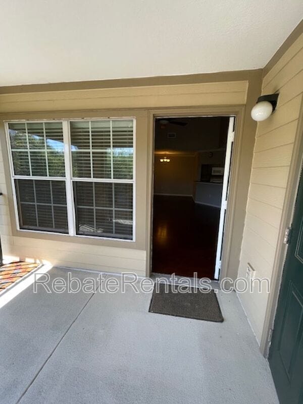 Building Photo - 7800 Point Meadows Dr