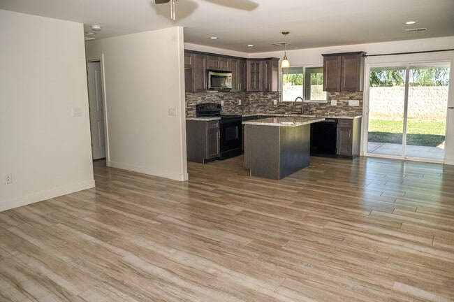 Building Photo - 19601 N 33rd Ave