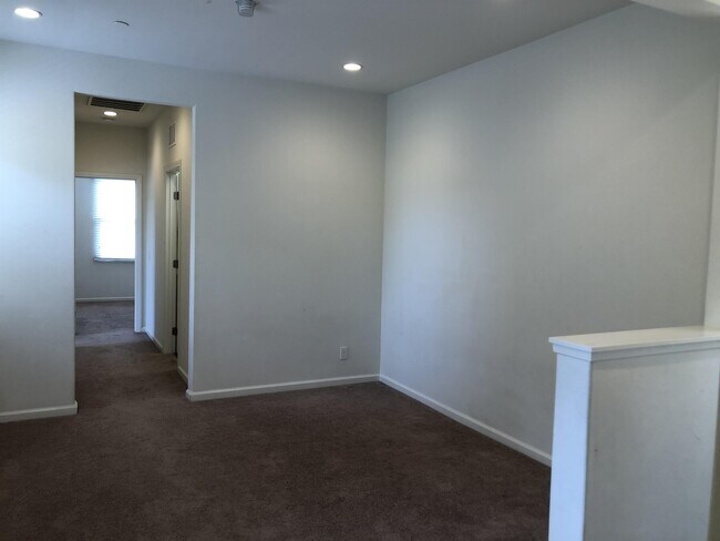 Building Photo - 65 Fairymoss