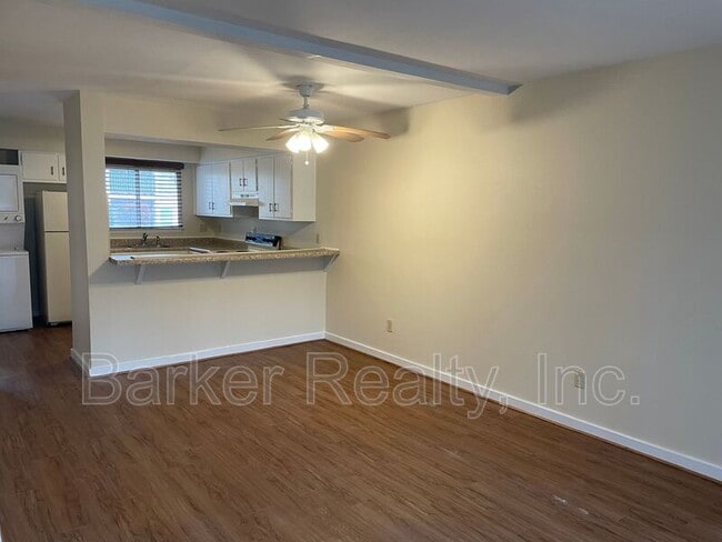 Building Photo - 7042 Longstreet Dr