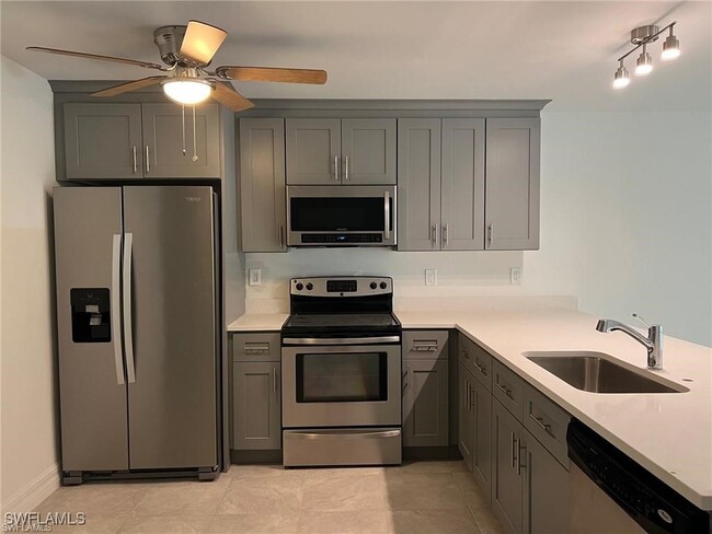 Building Photo - 6064 Laurelwood Dr