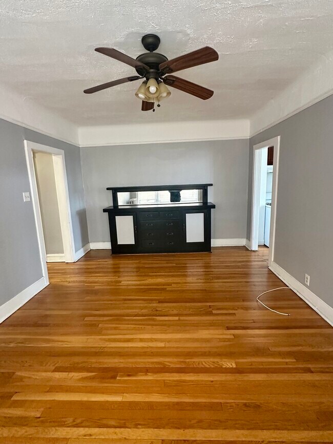 Building Photo - 5354 N Winthrop Ave