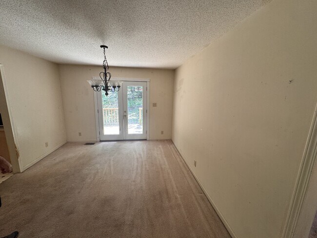 Building Photo - 112 Oak Leaf Cir