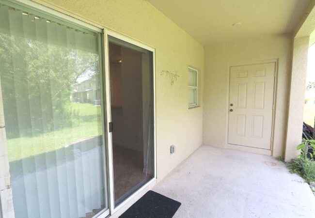 Building Photo - Spacious 2 Bedroom, 2 1/2 Bath Townhome in...