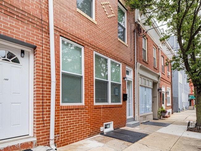 Building Photo - 161 Brown St