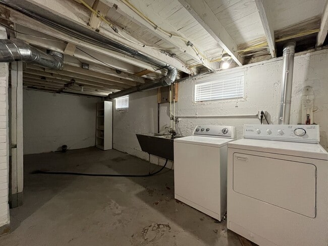Building Photo - Charming Classic Two-Bedroom Portland Home with Bright Living Spaces, Updated Kitchen & Bonus Bas...